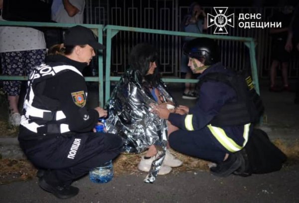 Спасатели показали последствия атаки вражеских дронов на Одессу