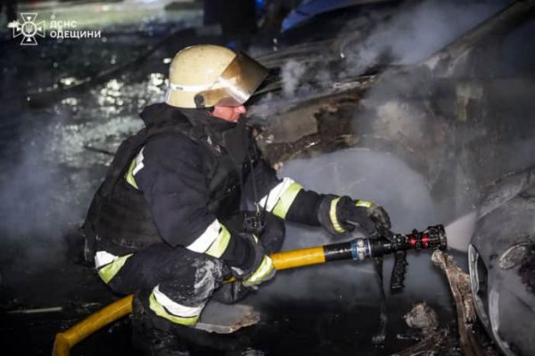 Спасатели показали последствия атаки вражеских БпЛА на Одессу