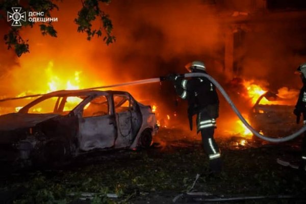 Спасатели показали последствия атаки вражеских БпЛА на Одессу