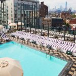 Soho House уходит с биржи в сделке на $2,7 млрд и Эштон Катчер войдет в ее совет директоров
