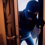 К чему снится ограбление: тревожный знак или сигнал перемен?