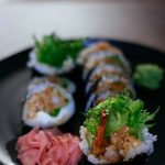 Почему маринованный имбирь становится розовым: особенности процесса и причины цвета