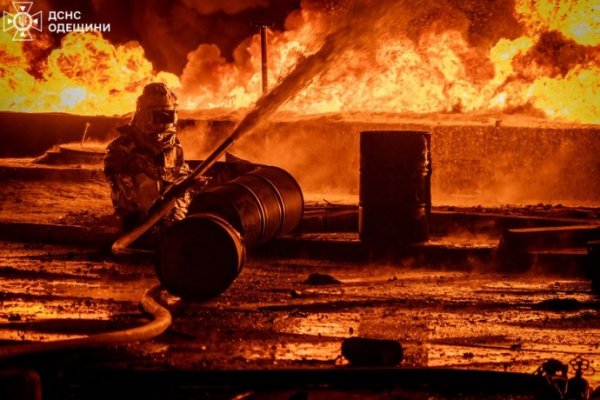 Ночная атака дронов РФ на Одесскую область: возник масштабный пожар на топливно-энергетическом объекте