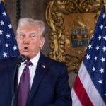 Трамп во время брифинга дважды оговорился, заявив, что “летит в Россию” на встречу с Путиным