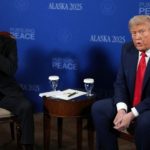 СМИ: Трамп может ввести санкции против “Роснефти” и “Лукойла”, если саммит с Путиным провалится