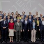 Еврокомиссар по вопросам расширения и главы МИД обсудили дальнейшую поддержку Украины