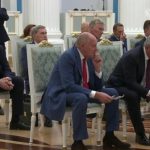 Путин собрал всю свою верхушку, чтобы рассказать о мирных переговорах