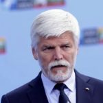 Президент Чехии: НАТО должно реагировать военным путем на нарушения со стороны России