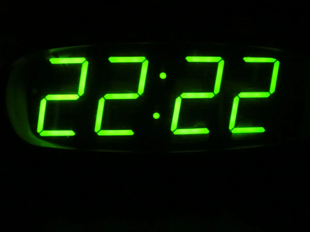 22:22 на часах