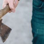 В Черкассах мужчина ударил топором военнослужащего ТЦК: нападавшего задержали