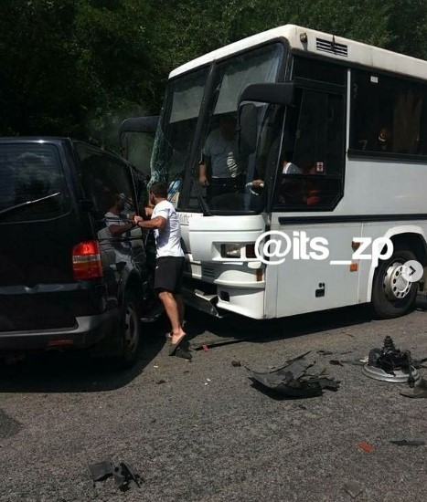 Машины Управления госохраны попали в аварию с автобусами с детьми