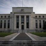 Федеральний резерв США вперше цього року знизив облікову ставку