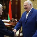 Трамп подарил Лукашенко запонки с изображением Белого дома