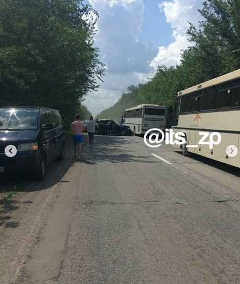 Машины Управления госохраны попали в аварию с автобусами с детьми