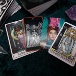 Как выбрать первую колоду таро и легко освоить символику