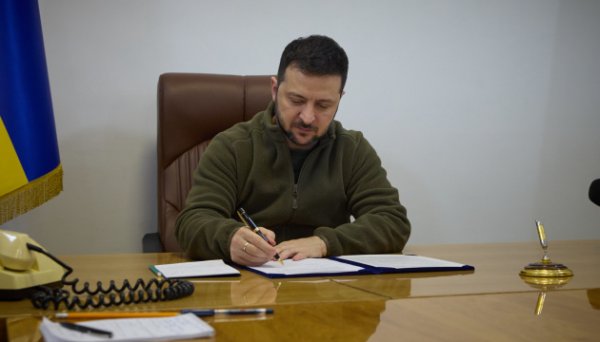 Зеленский ввел санкции против экс-главы КСУ Тупицкого и высокопоставленных российских чиновников