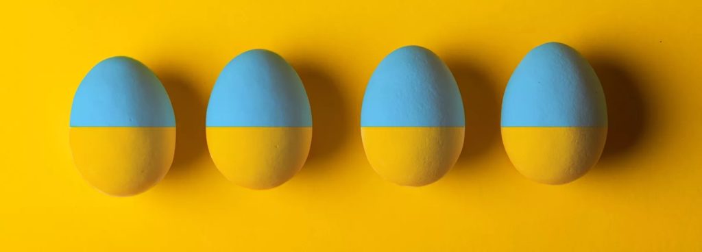 Как сделать желто-голубые яйца на Пасху: простые и безопасные идеи Как сделать желто-голубые яйца на Пасху: простые и безопасные идеи