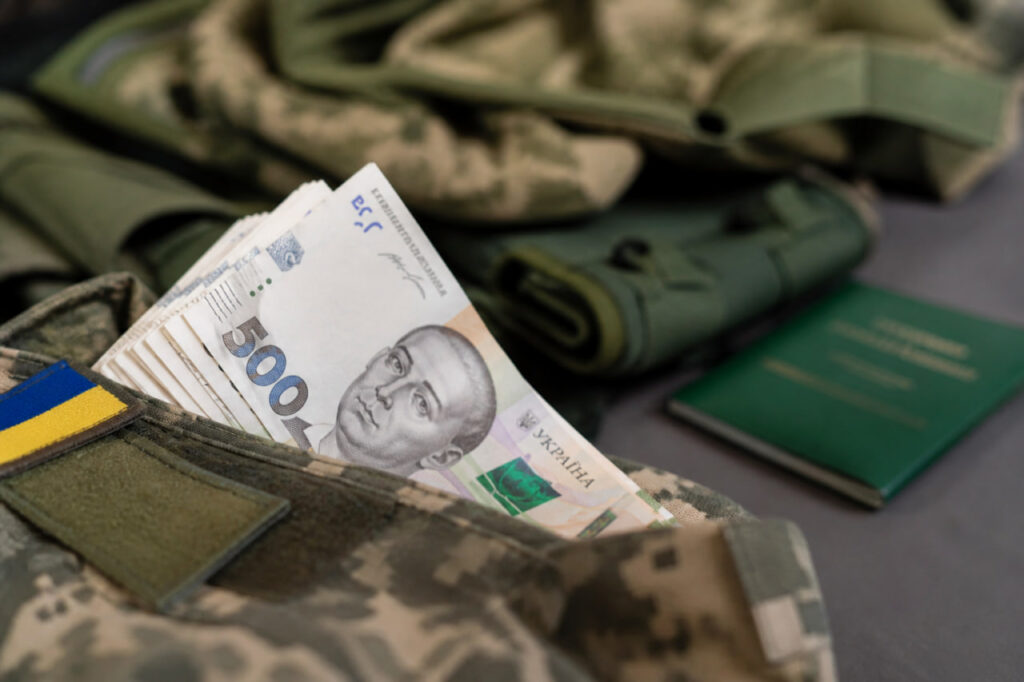 Выплаты мобилизованным в Украине: сколько платят во время обучения и службы Выплаты мобилизованным в Украине: сколько платят во время обучения и службы